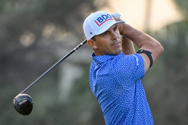 HONOLULU, HI - JANUARY 17: Billy Horschel (USA) watches his tee shot on 1 during the third round of the Sony Open on January 17, 2026, at Waialae Country Club, Honolulu, Hawaii. (Photo by Ken Murray Icon Sportswire) GOLF: JAN 17 PGA, Golf Herren Sony Open in Hawaii EDITORIAL USE ONLY Icon2601170033