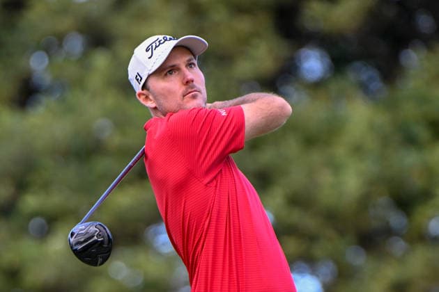 HONOLULU, HI - JANUARY 17: Russell Henley (USA) watches his tee shot on 2 during the third round of the Sony Open on January 17, 2026, at Waialae Country Club, Honolulu, Hawaii. (Photo by Ken Murray Icon Sportswire) GOLF: JAN 17 PGA, Golf Herren Sony Open in Hawaii EDITORIAL USE ONLY Icon2601170153