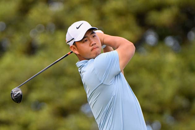 HONOLULU, HI - JANUARY 17: Tom Kim (KOR) watches his tee shot on 2 during the third round of the Sony Open on January 17, 2026, at Waialae Country Club, Honolulu, Hawaii. (Photo by Ken Murray Icon Sportswire) GOLF: JAN 17 PGA, Golf Herren Sony Open in Hawaii EDITORIAL USE ONLY Icon2601170173