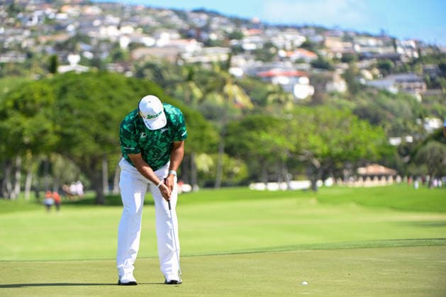HONOLULU, HI - JANUARY 17: Hideki Matsuyama (JPN) sinks his birdie putt on 18 during the third round of the Sony Open on January 17, 2026, at Waialae Country Club, Honolulu, Hawaii. (Photo by Ken Murray Icon Sportswire) GOLF: JAN 17 PGA, Golf Herren Sony Open in Hawaii EDITORIAL USE ONLY Icon2601170313