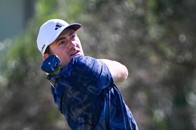 HONOLULU, HI - JANUARY 17: Nick Dunlap (USA) watches his tee shot 1 during the third round of the Sony Open on January 17, 2026, at Waialae Country Club, Honolulu, Hawaii. (Photo by Ken Murray Icon Sportswire) GOLF: JAN 17 PGA, Golf Herren Sony Open in Hawaii EDITORIAL USE ONLY Icon2601170343