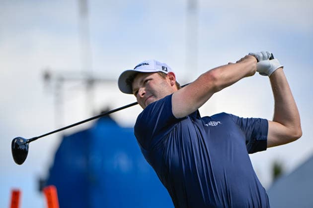 HONOLULU, HI - JANUARY 17: Vincent Whaley (USA) watches his tee shot on 1 during the third round of the Sony Open on January 17, 2026, at Waialae Country Club, Honolulu, Hawaii. (Photo by Ken Murray Icon Sportswire) GOLF: JAN 17 PGA, Golf Herren Sony Open in Hawaii EDITORIAL USE ONLY Icon2601170393