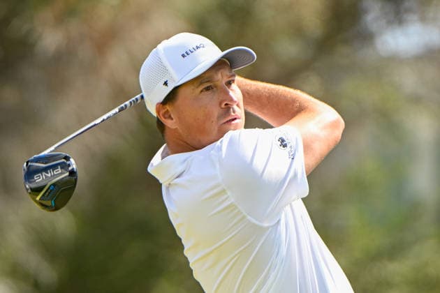 HONOLULU, HI - JANUARY 17: Kevin Roy (USA) watches his tee shot on 1 during the third round of the Sony Open on January 17, 2026, at Waialae Country Club, Honolulu, Hawaii. (Photo by Ken Murray Icon Sportswire) GOLF: JAN 17 PGA, Golf Herren Sony Open in Hawaii EDITORIAL USE ONLY Icon2601170423