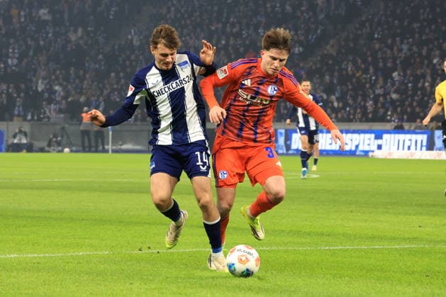 DEU, DFL, 2 FBL, Hertha BSC vs Schalke 04, 17 01 2026, Berliner Olympiastadion, Berlin, DEU, DFL, 2 FBL, Hertha BSC vs Schalke 04, im Bild Maurice Krattenmacher Hertha BSC Berlin 14 , Vitalie Becker Schalke 04 33 DFL regulations prohibit any use of Photographs as image sequences and or quasi video nordphotoxGmbHx xEngler nph00076