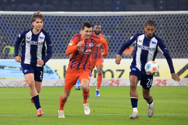 DEU, DFL, 2 FBL, Hertha BSC vs Schalke 04, 17 01 2026, Berliner Olympiastadion, Berlin, DEU, DFL, 2 FBL, Hertha BSC vs Schalke 04, im Bild Kennet Eichhorn Hertha BSC Berlin 23 , Jeremy Dudziak Hertha BSC Berlin 28 , Ron Schallenberg Schalke 04 6 DFL regulations prohibit any use of Photographs as image sequences and or quasi video nordphotoxGmbHx xEngler nph00076