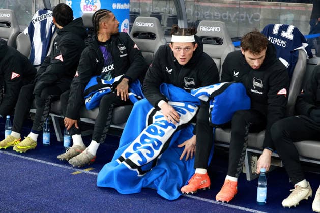 DEU, DFL, 2 FBL, Hertha BSC vs Schalke 04, 17 01 2026, Berliner Olympiastadion, Berlin, DEU, DFL, 2 FBL, Hertha BSC vs Schalke 04, im Bild Hertha Spielerbank, Fabian Reese Hertha BSC Berlin 11 DFL regulations prohibit any use of Photographs as image sequences and or quasi video nordphotoxGmbHx xEngler nph00076