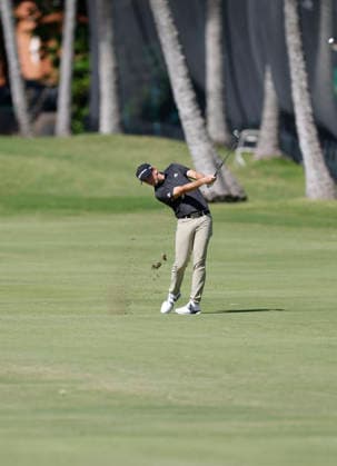 January 17, 2026, Honolulu, Hawaii, USA: JACOB BRIDGEMAN makes an approach shot from the 9th fairway during Round 3 of the 2026 Sony Open in Honolulu, Hawaii on January 17, 2026. Honolulu USA - ZUMAm310 20260117_zsp_m310_090 Copyright: xElliotxMilesx