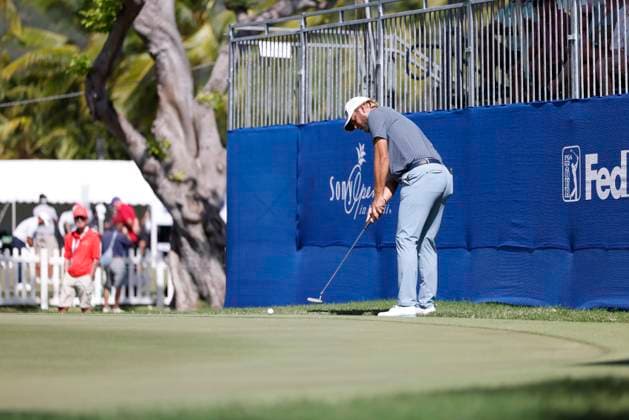January 17, 2026, Honolulu, Hawaii, USA: DAN BROWN putts on the 9th green during Round 3 of the 2026 Sony Open in Honolulu, Hawaii on January 17, 2026. Honolulu USA - ZUMAm310 20260117_zsp_m310_092 Copyright: xElliotxMilesx