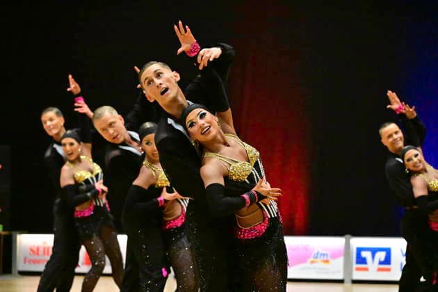 GER; Tanzen, 1. Bundesliga der Lateinformationen 17.01.2025, GER; Tanzen, 1. Bundesliga der Lateinformationen,, Vorrunde, im Bild Blau-Weiss Buchholz Team A mit dem Thema On the floor *** GER Dancing, 1 Bundesliga of Latin formations 17 01 2025, GER Dancing, 1 Bundesliga of Latin formations,, preliminary round, in the picture Blau Weiss Buchholz Team A with the theme On the floor nordphotoxGmbH xWitke nph00002