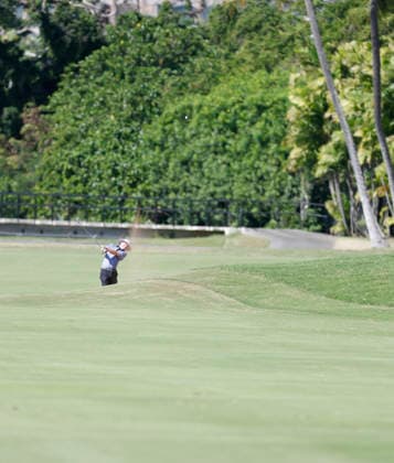 January 17, 2026, Honolulu, Hawaii, USA: JOE HIGHSMITH makes an approach shot from the 9th fairway during Round 3 of the 2026 Sony Open in Honolulu, Hawaii on January 17, 2026. Honolulu USA - ZUMAm310 20260117_zsp_m310_094 Copyright: xElliotxMilesx