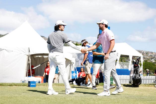 January 17, 2026, Honolulu, Hawaii, USA: S.H. KIM, left, shakes DAVIS RILEYâ€⠢s hand, right, at the 1st during Round 3 of the 2026 Sony Open in Honolulu, Hawaii on January 17, 2026. Honolulu USA - ZUMAm310 20260117_zsp_m310_125 Copyright: xElliotxMilesx