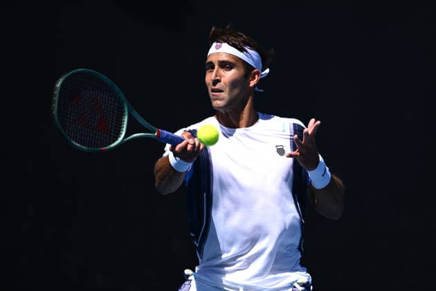 TENNIS AUSTRALIAN OPEN, Tomas Martin Etcheverry of Argentina in action during the Men™s 1st round match against Miomir Kecmanovic of Serbia on day 1 of the 2026 Australian Open tennis tournament at Melbourne Park in Melbourne, Sunday, January 18, 2026. ( NO ARCHIVING MELBOURNE VICTORIA AUSTRALIA  Copyright: xJOELxCARRETTx 20260118121023835514