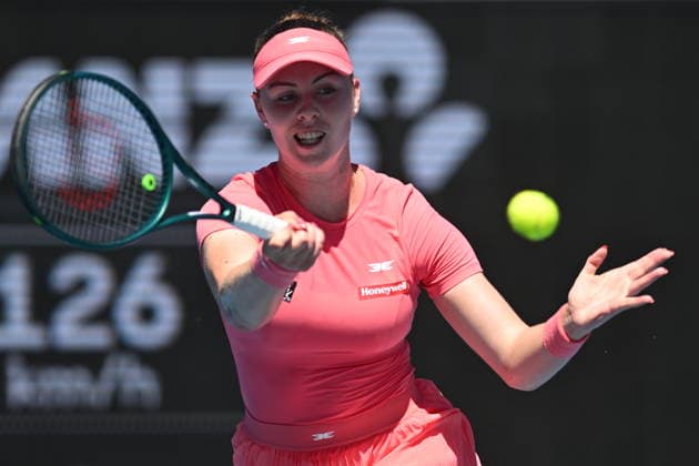 TENNIS AUSTRALIAN OPEN, Talia Gibson of Australia in action against Anna Blinkova of Russia during the Women™s Singles first round match on day 1 of the 2026 Australian Open tennis tournament at Melbourne Park in Melbourne, Sunday, January 18, 2026. ( NO ARCHIVING MELBOURNE VICTORIA AUSTRALIA  Copyright: xLUKASxCOCHx 20260118192375005011