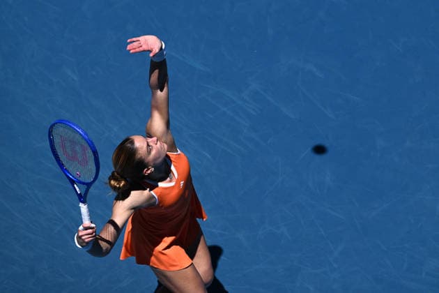 TENNIS AUSTRALIAN OPEN, Maria Sakkari of Greece prepares to serve during the Women™s 1st round match against Leolia Jeanjean of France on day 1 of the 2026 Australian Open tennis tournament at Melbourne Park in Melbourne, Sunday, January 18, 2026. ( NO ARCHIVING MELBOURNE VICTORIA AUSTRALIA  Copyright: xJOELxCARRETTx 20260118146149612794