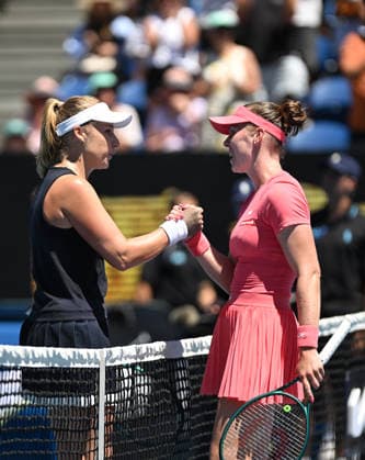 TENNIS AUSTRALIAN OPEN, Talia Gibson of Australia (r) shakes hands with Anna Blinkova of Russia after winning her Women™s 1st round match on day 1 of the 2026 Australian Open tennis tournament at Melbourne Park in Melbourne, Wednesday, January 14, 2026. ( NO ARCHIVING MELBOURNE VICTORIA AUSTRALIA  Copyright: xLUKASxCOCHx 20260118175856274519