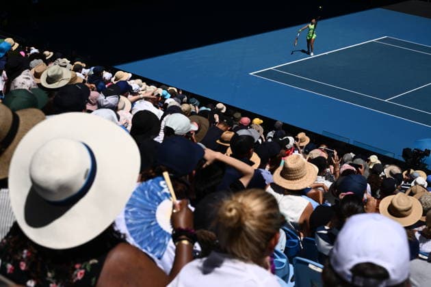TENNIS AUSTRALIAN OPEN, Jasmine Paolini of Italy prepares to serve during the Women™s 1st round match against Aliaksandra Sasnovich of Belarus on day 1 of the 2026 Australian Open tennis tournament at Melbourne Park in Melbourne, Sunday, January 18, 2026. ( NO ARCHIVING MELBOURNE VICTORIA AUSTRALIA  Copyright: xJOELxCARRETTx 20260118151788490786