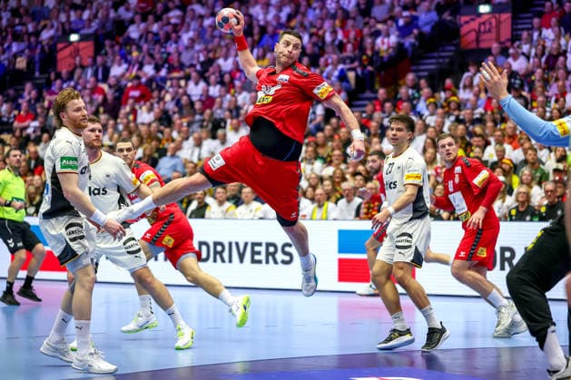 17 01 2026, Handball, Men s EHF EURO 2026, Germany Serbia, Jyske Bank Boxen in Herning, Denmark, Preliminary Round Mijajlo Marsenic Serbia 93 throws on goal next to Tom Kiesler Germany 30 Johannes Golla Germany 04 Renars Uscins Germany 23 Denmark