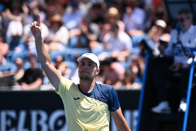 TENNIS AUSTRALIAN OPEN, Miomir Kecmanovic of Serbia celebrates during the Men™s 1st round match against Tomas Martin Etcheverry of Argentina on day 1of the 2026 Australian Open tennis tournament at Melbourne Park in Melbourne, Sunday, January 18, 2026. ( NO ARCHIVING MELBOURNE VICTORIA AUSTRALIA  Copyright: xJOELxCARRETTx 20260118190168647421