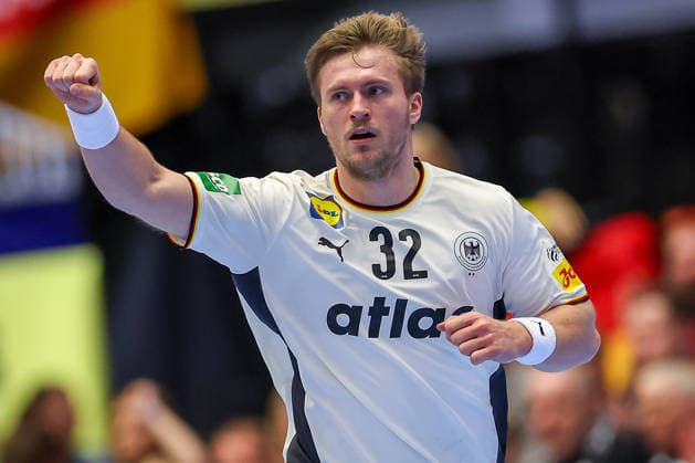 17 01 2026, Handball, Men s EHF EURO 2026, Germany Serbia, Jyske Bank Boxing in Herning, Denmark, Preliminary Round Franz Semper Germany 32 cheering Denmark