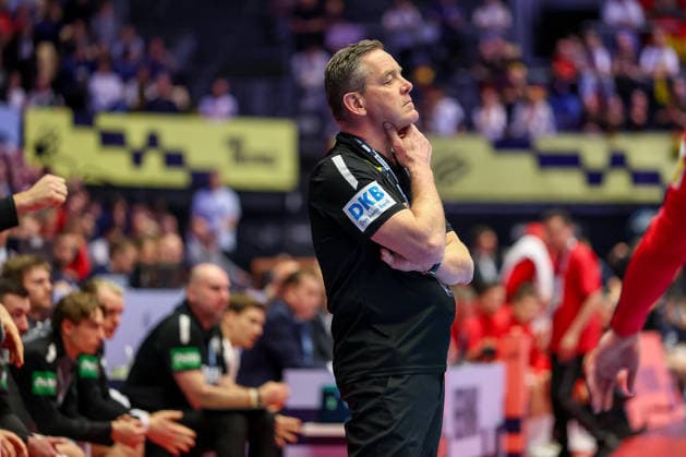 17 01 2026, Handball, Men s EHF EURO 2026, Germany Serbia, Jyske Bank Boxen in Herning, Denmark, Preliminary Round Headcoach Alfred Gislason Germany hc gesticulating on the sidelines Denmark