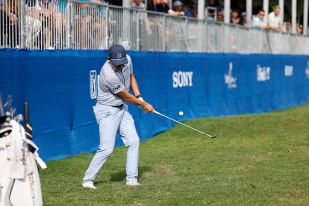 January 17, 2026, Honolulu, Hawaii, USA: DYLAN WU makes a chip shot at the 18th green during Round 3 of the 2026 Sony Open in Honolulu, Hawaii on January 17, 2026. Honolulu USA - ZUMAm310 20260117_zsp_m310_133 Copyright: xElliotxMilesx