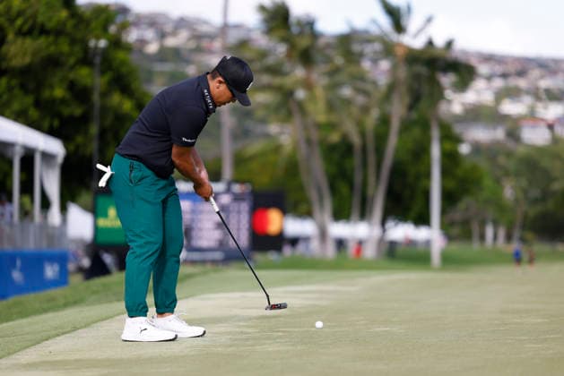 January 17, 2026, Honolulu, Hawaii, USA: KURT KITAYAMA putts on the 18th green during Round 3 of the 2026 Sony Open in Honolulu, Hawaii on January 17, 2026. Honolulu USA - ZUMAm310 20260117_zsp_m310_138 Copyright: xElliotxMilesx