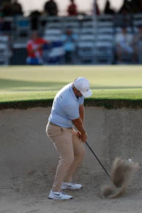 January 17, 2026, Honolulu, Hawaii, USA: CHRIS GOTTERUP makes a chip shot from the bunker at the 18th green during Round 3 of the 2026 Sony Open in Honolulu, Hawaii on January 17, 2026. Honolulu USA - ZUMAm310 20260117_zsp_m310_141 Copyright: xElliotxMilesx