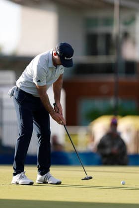 January 17, 2026, Honolulu, Hawaii, USA: NICK TAYLOR putts on the 18th green during Round 3 of the 2026 Sony Open in Honolulu, Hawaii on January 17, 2026. Honolulu USA - ZUMAm310 20260117_zsp_m310_143 Copyright: xElliotxMilesx