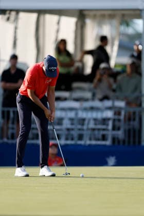 January 17, 2026, Honolulu, Hawaii, USA: ADRIEN DUMONT DE CHASSART putts on the 18th green during Round 3 of the 2026 Sony Open in Honolulu, Hawaii on January 17, 2026. Honolulu USA - ZUMAm310 20260117_zsp_m310_145 Copyright: xElliotxMilesx
