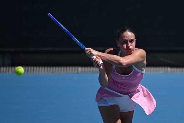 TENNIS AUSTRALIAN OPEN, Marta Kostyuk of Ukraine in action during the Women™s 1st round match against Elsa Jacquemot of France on day 1 of the 2026 Australian Open tennis tournament at Melbourne Park in Melbourne, Sunday, January 18, 2026. ( NO ARCHIVING MELBOURNE VICTORIA AUSTRALIA  Copyright: xJAMESxROSSx 20260118160466953784
