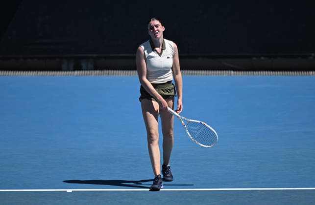 TENNIS AUSTRALIAN OPEN, Elsa Jacquemot of France reacts during the Women™s 1st round match against Marta Kostyuk of Ukraine on day 1 of the 2026 Australian Open tennis tournament at Melbourne Park in Melbourne, Sunday, January 18, 2026. ( NO ARCHIVING MELBOURNE VICTORIA AUSTRALIA  Copyright: xJAMESxROSSx 20260118119496200704