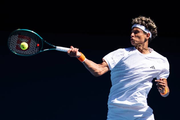 January 18, 2026: GABRIEL DIALLO of Canada in action against 3rd seed ALEXANDER ZVEREV of Germany on Rod Laver Arena in a Men s Singles 1st round match on day 1 of the 2025 Australian Open in Melbourne, Australia. ZVEREV won 67 61 64 62. Cal Media Melbourne Australia - ZUMAc04_ 20260118_faf_c04_007 Copyright: xSydneyxLowx