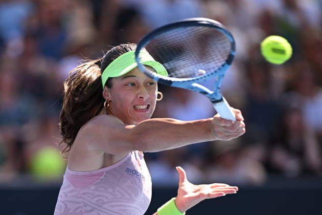TENNIS AUSTRALIAN OPEN, Zeynep Sonmez of Turkey in action during the Women™s 1st round match against Ekaterina Alexandrova of Russia on day 1 of the 2026 Australian Open tennis tournament at Melbourne Park in Melbourne, Sunday, January 18, 2026. ( NO ARCHIVING MELBOURNE VICTORIA AUSTRALIA  Copyright: xJAMESxROSSx 20260118183543574427
