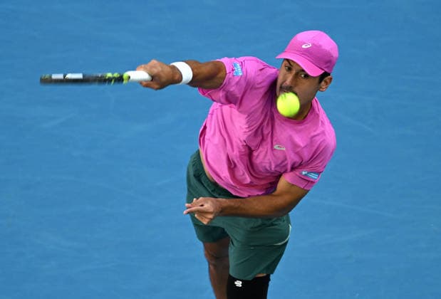 TENNIS AUSTRALIAN OPEN, Jason Kubler of Australia serves during the Men™s 1st round match against Frances Tiafoe of USA on day 1 of the 2026 Australian Open tennis tournament at Melbourne Park in Melbourne, Wednesday, January 14, 2026. ( NO ARCHIVING MELBOURNE VICTORIA AUSTRALIA  Copyright: xLUKASxCOCHx 20260118177225309391