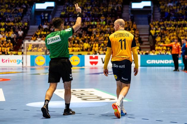Netherlands v Sweden, EHF Euro 2026, Malmo, Sweden Malmo, Sweden - 2026, January 17 : Daniel Pettersson (11) of Sweden getting a 2 minutes penalty seen during the EHF Euro 2026 match between Netherlands v Sweden at Malmo Arena, Malmo on 17 01 2026 Sweden, Malmo, Malmö Arena  Copyright: xGonzalesxPhoto TobiasxJorgensenx