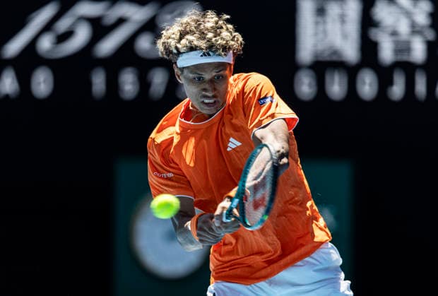 (260118) -- MELBOURNE, Jan. 18, 2026 -- Gabriel Diallo hits a return during the men s singles 1st round match between Alexander Zverev of Germany and Gabriel Diallo of Canada at the Australian Open tennis tournament in Melbourne, Australia, Jan. 18, 2026. (Photo by Xinhua) (SP)AUSTRALIA-MELBOURNE-TENNIS-AUSTRALIAN OPEN-MEN S SINGLES-DAY 1 HuxJingchen 