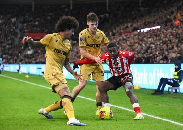 Noah Sadiki of Sunderland fends off Maxence Lacroix of Crystal Palace Sunderland v Crystal Palace, Premier League, Football, Stadium of Light, Sunderland, UK - 17 Jan 2026Sunderland Stadium of Light United Kingdom EDITORIAL USE ONLY No use with unauthorised audio, video, data, fixture lists, club league logos or live services. Online in-match use limited to 120 images, no video emulation. No use in betting, games or single club league player publications. Copyright: xRichardxLee Shutterstockx 16348128ca
