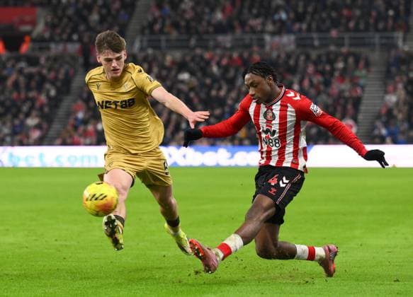Romaine Mundle of Sunderland (right) and Justin Devenny of Crystal Palace Sunderland v Crystal Palace, Premier League, Football, Stadium of Light, Sunderland, UK - 17 Jan 2026Sunderland Stadium of Light United Kingdom EDITORIAL USE ONLY No use with unauthorised audio, video, data, fixture lists, club league logos or live services. Online in-match use limited to 120 images, no video emulation. No use in betting, games or single club league player publications. Copyright: xRichardxLee Shutterstockx 16348128db