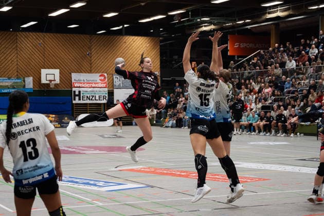 Nele Nusser TG Nuertingen, 11 and Norma Goldmann Bergischer HC 06, 15 , TG Nuertingen vs Bergischer HC 06, Handball, 2 Bundesliga Women, Matchday 14, Season 2025 2026, 17 01 2026, TG Nuertingen vs Bergischer HC 06, Handball, 2 Bundesliga Women, Matchday 14, Season 2025 2026, 17 01 2026 Nuertingen Copyright: xEibner-Pressefoto MaxxVogelx EP_MVL