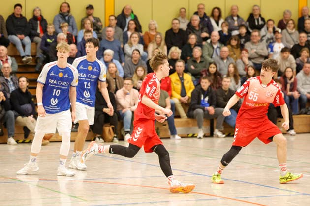 17 01 2026 Handball championship round B juniors TSV Pfungstadt TuSEM Essen 33 36 Body language center Jaron Schloss 22 TuSEM right Paul Bandura 55 TuSEM Pfungstadt Hesse Germany