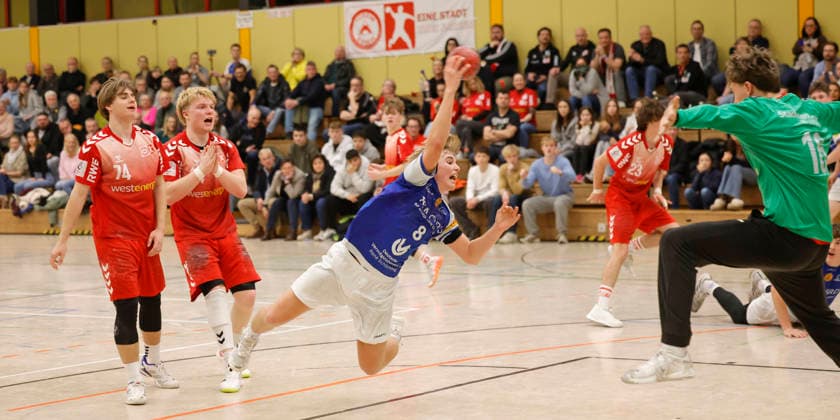 17 01 2026 Handball Master Round B Juniors TSV Pfungstadt TuSEM Essen 33 36 left Mika Kuno 74 TuSEM Tom Schemionek 14 TuSEM center Felix Patrzalek 8 TSV right TW Lennart Otte 16 TuSEM Pfungstadt Hesse Germany