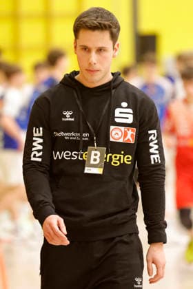 17 01 2026 Handball Meisterrunde B Junioren TSV Pfungstadt TuSEM Essen 33 36 concentrated Coach Florian Buddenborg TuSEM before the time-out Speech Pfungstadt Hessen Germany