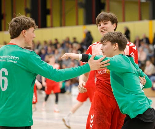 17 01 2026 Handball championship round B juniors TSV Pfungstadt TuSEM Essen 33 36 Joyful celebration Emotion after the end of the game Lennart Otte 16 TuSEM Tim Bredlau 20 TuSEM Andre Schölpert 47 TuSEM Pfungstadt Hesse Germany