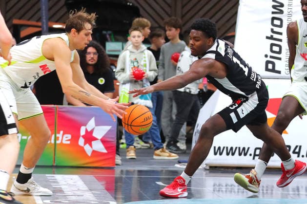 18 Matchday of the Basketball 2 Bundesliga ProA in the Oberfrankenhalle in Bayreuth Season 2025 2026 BBC Bayreuth vs Paderborn Baskets Lenny Liedtke BBC Bayreuth 55 left Jalen Johnson Paderborn Baskets 13 right