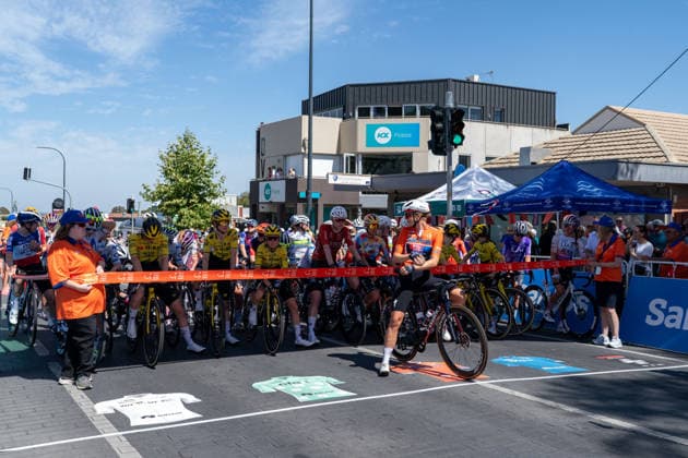 Riders wait at the starting line during the Santos Womens Tour Down Under Health Partners Stage 2 from Magill to Paracombe in Adelaide, Australia. Copyright: xNoexLlamasx xSPPx Sportspressphoto_SPR82754