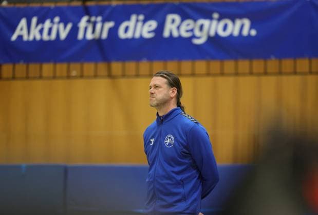 Germany Kriftel 17 01 2026 Volleyball Hesse 2 Bundesliga South Men Season 2025 2026 TuS Kriftel red L E Volleys blue v l Coach Jan Pretscheck Leipzig Sport TuS Kriftel L E Volleys