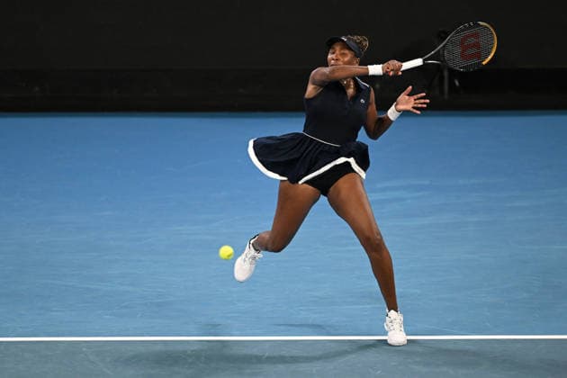 TENNIS AUSTRALIAN OPEN, Venus Williams of the United States in action against Olga Danilovic of Serbia during the Women™s Singles first round match on day 1 of the 2026 Australian Open tennis tournament at Melbourne Park in Melbourne, Sunday, January 18, 2026. ( NO ARCHIVING MELBOURNE VICTORIA AUSTRALIA  Copyright: xLUKASxCOCHx 20260118118410512201