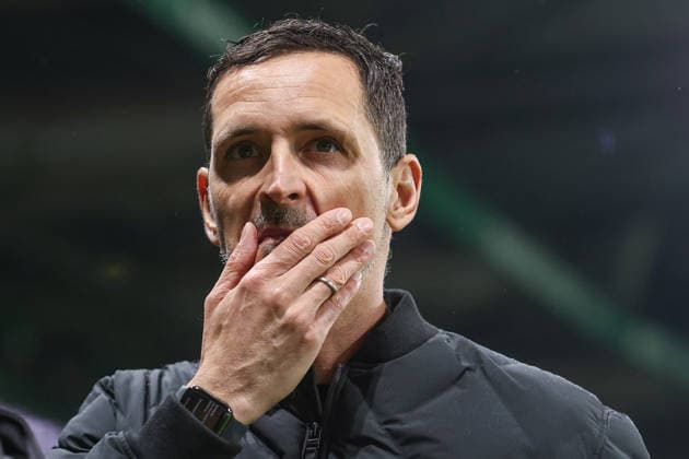 1 Bundesliga SV Werder Bremen Eintracht Frankfurt on 16 01 2026 at Weserstadion in Bremen Coach Dino Toppmöller Toppmoeller Toppmoller Frankfurt dissatisfied, disappointed, disappointed, dejected MH