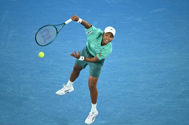TENNIS AUSTRALIAN OPEN, Mananchaya Sawangkaew of Thailand in action during the Women™s 1st round match against Emma Raducanu of Great Britain on day 1 of the 2026 Australian Open tennis tournament at Melbourne Park in Melbourne, Sunday, January 18, 2026. ( NO ARCHIVING MELBOURNE VICTORIA AUSTRALIA  Copyright: xJAMESxROSSx 20260118191866837967