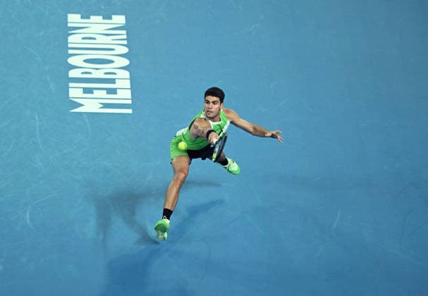 TENNIS AUSTRALIAN OPEN, Carlos Alcaraz of Spain in action during the Men™s 1st round match against Adam Walton of Australia on day 1 of the 2026 Australian Open tennis tournament at Melbourne Park in Melbourne, Sunday, January 18, 2026. ( NO ARCHIVING MELBOURNE VICTORIA AUSTRALIA  Copyright: xJAMESxROSSx 20260118141562851350